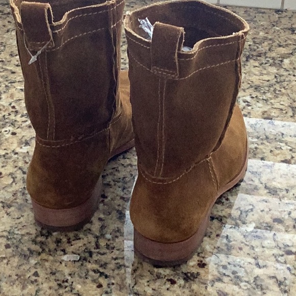 Women’s Frye Reddish Brown suede leather ankle boots  7 M. Adorable ❤️ like new - Picture 10 of 12